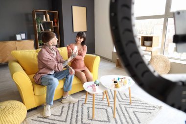 Evde parfüm kaydeden bir kaç blog yazarı.