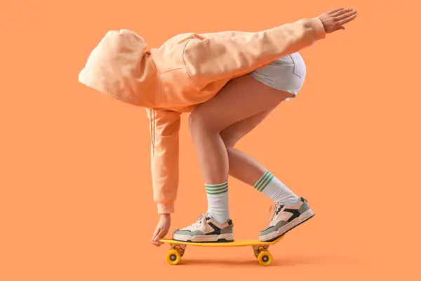 Beautiful Young Woman Skateboard Orange Background Fotos de stock libres de derechos