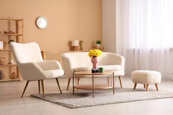 Modern Interior Living Room Sofa Armchair Daffodil Flowers Fotos de stock