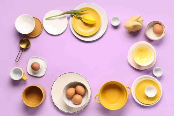 Paskalya Yumurtaları Lale Leylak Arka Planda Oyuncak Tavşanla Yapılmış Çerçeve Telifsiz Stok Imajlar