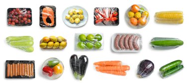 Beyaz arka planda plastik ambalajlı taze yiyecek grubu