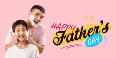 Genç bir adam ve oğluyla Babalar Günün kutlu olsun kartı.