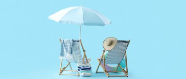 Mavi arka planda iskemle, şemsiye ve plaj aksesuarları