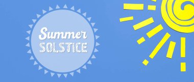 Mavi arkaplanda kağıt güneş ve metin SOLSTICE