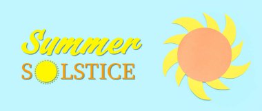 Kağıt güneş ve metin açık mavi arka planda SOLSTICE