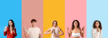 Arka planda saç spreyleri olan bir sürü insan.