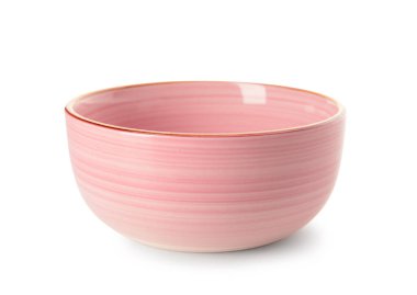 Beyaz arkaplanda boş seramik pembe kase