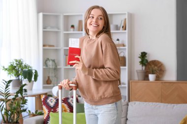 Pasaportu ve bavulu olan bir kadın turist.