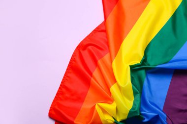 Leylak arka planında LGBT bayrağı