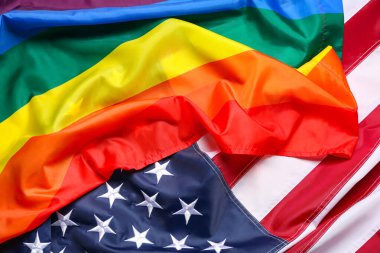 Arka plan olarak LGBT ve ABD bayrakları dokusu