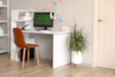 Programcının işyeriyle ışık ofisinin bulanık görüntüsü