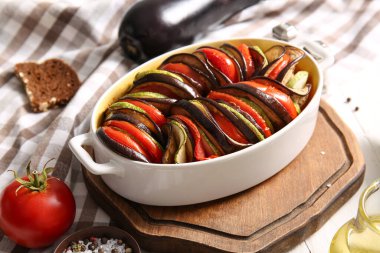 Masada lezzetli Ratatouille yemeği var.