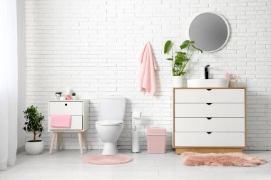 Lavabosu ve tuvaleti olan çekmeceler.