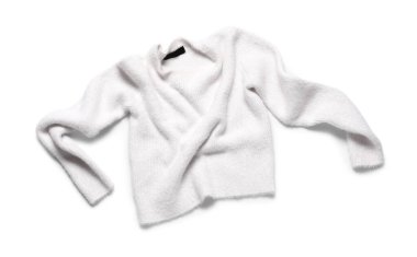 Beyaz arka planda izole edilmiş buruşuk süveter