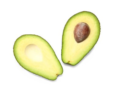 Beyaz arka planda lezzetli olgun avokado yarıları