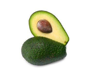 Beyaz arka planda lezzetli olgun avokado