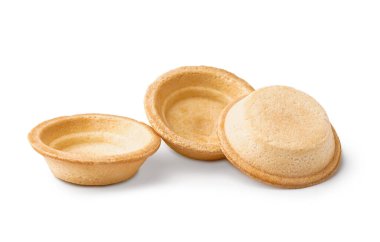 Beyaz arkaplanda izole edilmiş ev yapımı tartlar