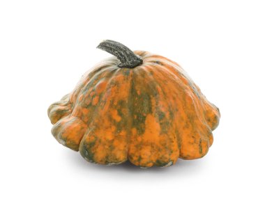 Beyaz arkaplanda taze balkabağı