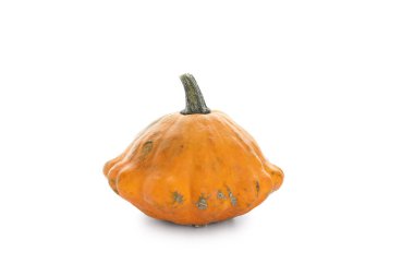 Beyaz arkaplanda taze balkabağı