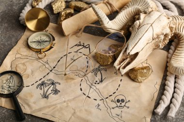 Koyun kafesi seyahat ekipmanı, kaydırma ve grunge gri arka planda altın külçeler