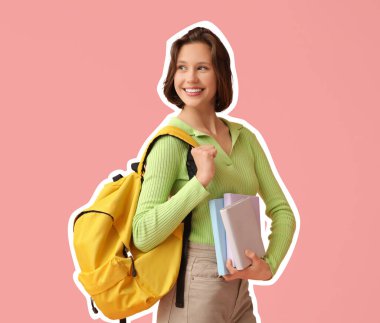 Sırt çantası ve pembe arka plan kitapları olan bir kız öğrenci.