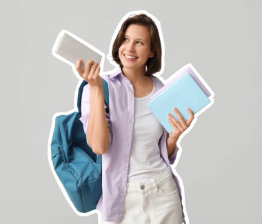 Sırt çantası ve ışık arkaplan kitapları olan bir kız öğrenci.