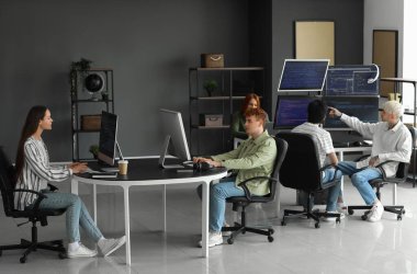 Genç programcılardan oluşan bir ekip