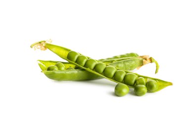 Beyaz arkaplanda yeşil bezelyeler