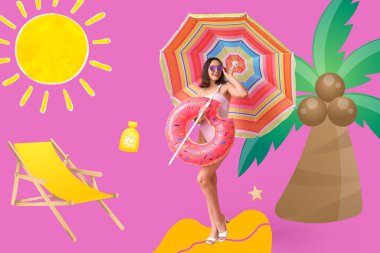 Mor arka planda şişme yüzük ve plaj şemsiyesi olan genç bir kadın.