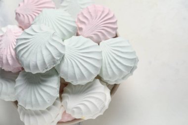 Tatlı zefirler hafif arka planda