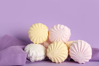 Leylak arka planında bir sürü tatlı zephyrs