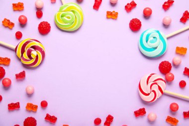 Renk arkaplanındaki farklı şekerlemelerden oluşan çerçeve