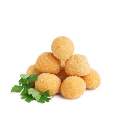 Lezzetli kızarmış mozarella topları ve beyaz arka planda maydanoz.