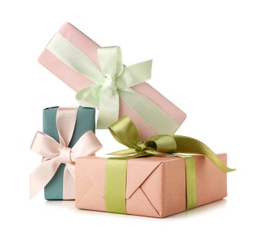 Beyaz arka planda farklı hediye kutuları. Uluslararası Kadınlar Günü