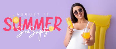 Yaz Güneşi Güvenliği Ayı için pankart. Güneş kremi ve kokteyli olan genç bir kadınla.