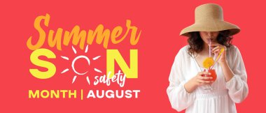 Yaz Güneşi Güvenliği Ayı için pankart ve kokteyl içen genç bir kadın.