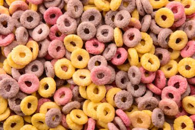 Arkaplan olarak renkli mısır gevreği halkalarının dokusu