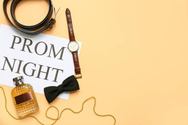 Kemerli, parfüm şişeli ve bej arka planda kol saati olan balo gecesi mesajı.