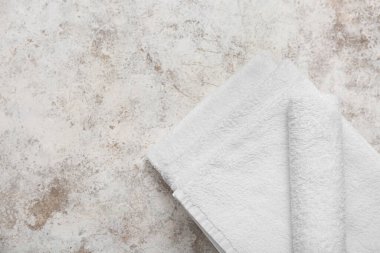 Hafif grunge arka planında temiz yumuşak havlular