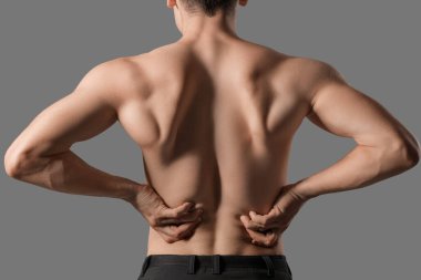 Gri arka planda kaslı adam, arka plan