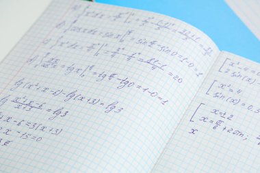 Matematik formülleri ile metin defterini aç, kapat