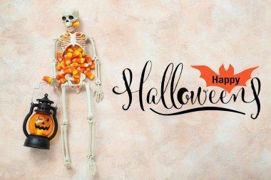 Tatlı mısır, iskelet ve fenerle Cadılar Bayramı 'nın bayrağını selamlıyorum