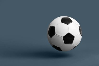 Koyu arkaplanda futbol topu