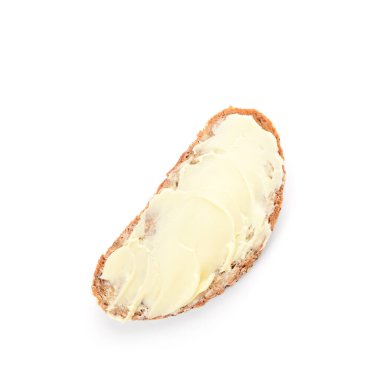 Beyaz arka planda taze tereyağlı ekmek dilimi