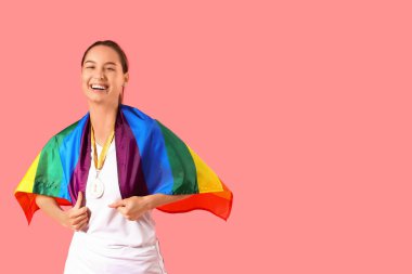 Pembe arka planda birincilik madalyası ve LGBT bayrağıyla