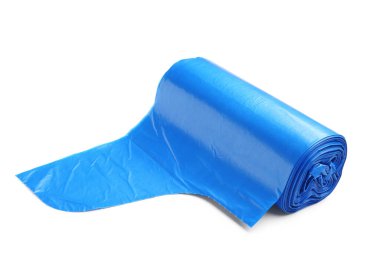 Beyaz arkaplanda mavi çöp torbaları var.