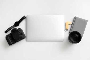 Profesyonel fotoğrafçı ekipmanına sahip modern cihazlar.