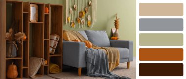 Kanepesi, askısı ve balkabağı olan rahat bir oturma odası. Farklı renk desenleri