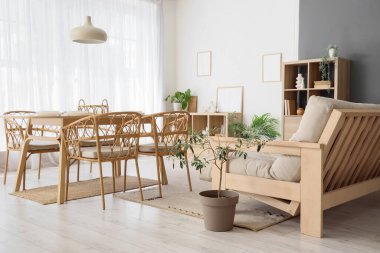 Modern şık yemek odasının içi.