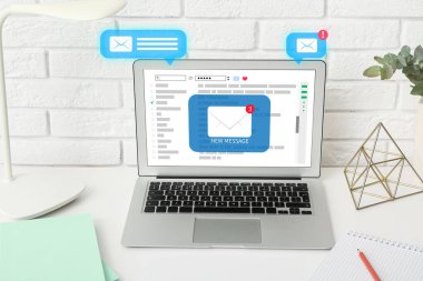 İş yerindeki dizüstü bilgisayardan e-posta iletisi alındı
